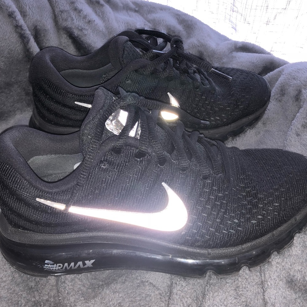 Nike Air Max 2017 Women Size 7 Make An Offer